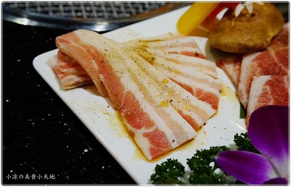 澄居烤物燒肉:台中。西區』澄居烤物燒肉║最新IG打卡美食。乾燥花燒肉餐廳,個人、雙人精緻燒肉套餐,女孩肯定會喜歡!