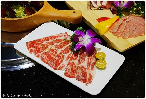 澄居烤物燒肉:台中。西區』澄居烤物燒肉║最新IG打卡美食。乾燥花燒肉餐廳,個人、雙人精緻燒肉套餐,女孩肯定會喜歡!