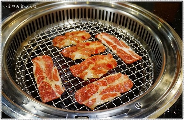 澄居烤物燒肉:台中。西區』澄居烤物燒肉║最新IG打卡美食。乾燥花燒肉餐廳,個人、雙人精緻燒肉套餐,女孩肯定會喜歡!