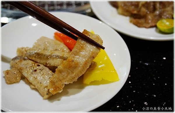 澄居烤物燒肉:台中。西區』澄居烤物燒肉║最新IG打卡美食。乾燥花燒肉餐廳,個人、雙人精緻燒肉套餐,女孩肯定會喜歡!