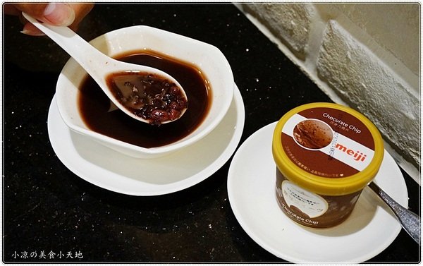 澄居烤物燒肉:台中。西區』澄居烤物燒肉║最新IG打卡美食。乾燥花燒肉餐廳,個人、雙人精緻燒肉套餐,女孩肯定會喜歡!