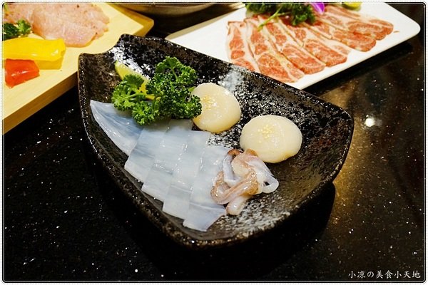 澄居烤物燒肉:台中。西區』澄居烤物燒肉║最新IG打卡美食。乾燥花燒肉餐廳,個人、雙人精緻燒肉套餐,女孩肯定會喜歡!