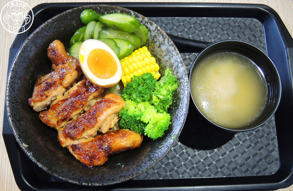 滿座丼屋：呷飽祙【新北三峽･滿座丼屋】現點現做的用心丼飯