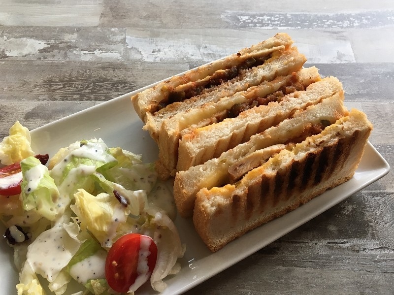 【台北｜忠孝新生站】好休咖啡 HaoXiu Kaffe＿茶控絕對會滿意的千層蛋糕＿伯爵千層不讓泰奶千層專美於前