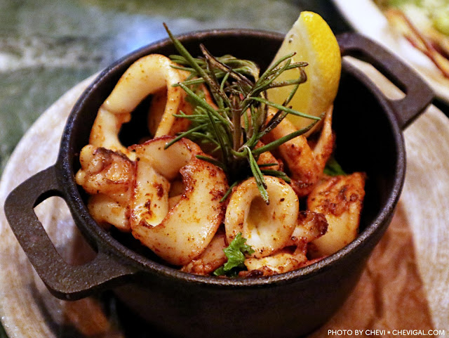 台中西區│Matches＊隱密閣樓中的微醺奢華英倫風，創意歐式排餐披薩燉飯撫慰人心