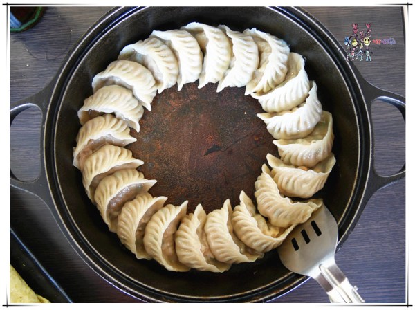 糧殿燒餃子,龍潭美食,桃園美食,日式料理,燒餃子,煎餃,IG,玉子燒,804美食,正妹