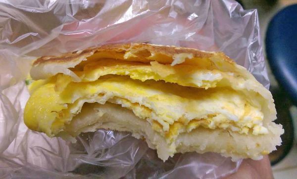 【三重美食】正義豆漿店-不少人推薦的燒餅、蛋餅豆漿店