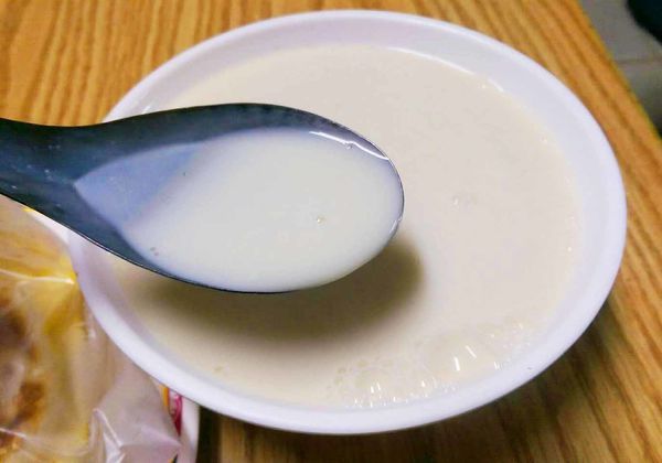 【三重美食】正義豆漿店-不少人推薦的燒餅、蛋餅豆漿店