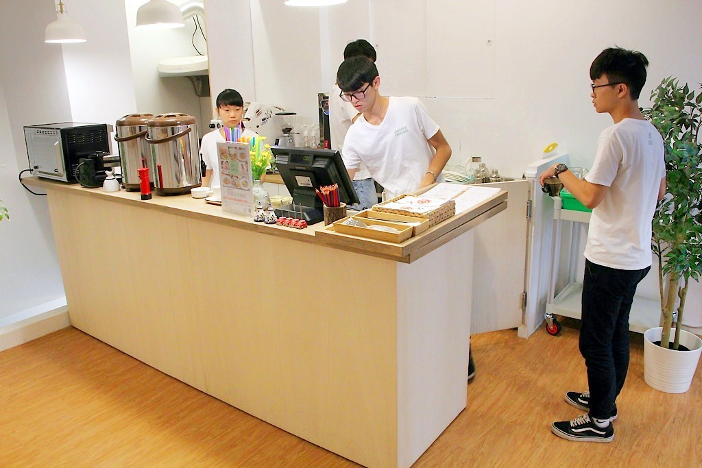 台中蔬食餐廳，寶草好時光! - 微笑Joe幸運