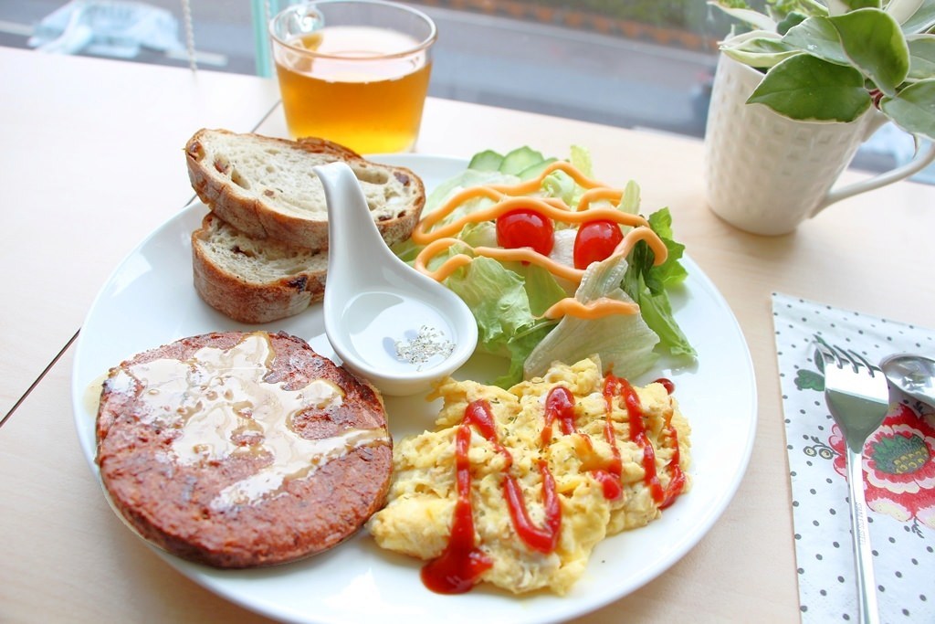 台中蔬食餐廳，寶草好時光! - 微笑Joe幸運