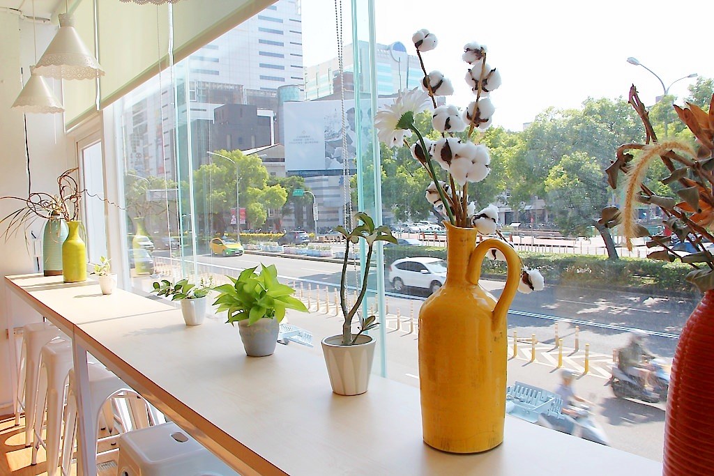 台中蔬食餐廳，寶草好時光! - 微笑Joe幸運