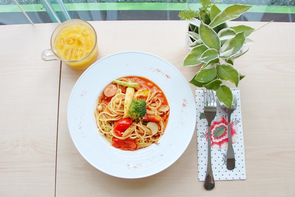 台中蔬食餐廳，寶草好時光! - 微笑Joe幸運