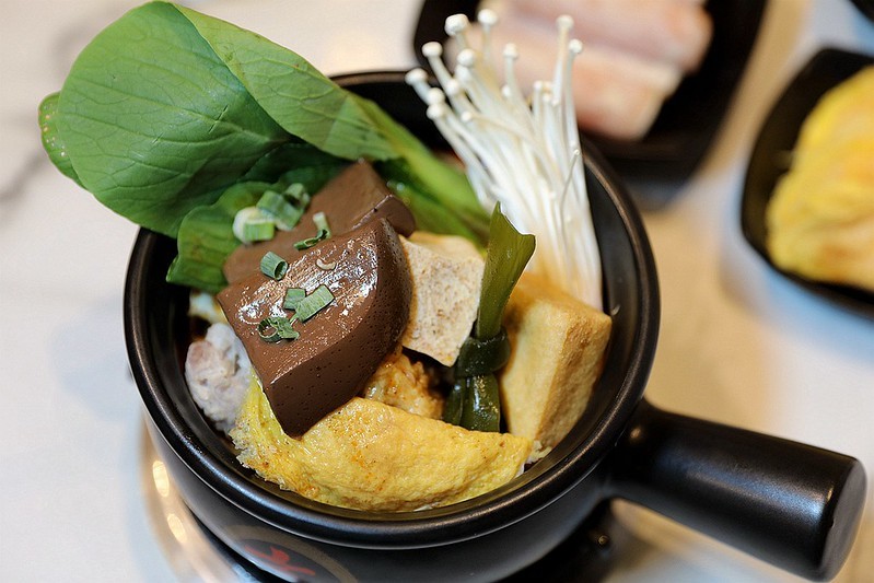 中和美食老先覺功夫窯燒鍋麻辣鴛鴦鍋推薦041