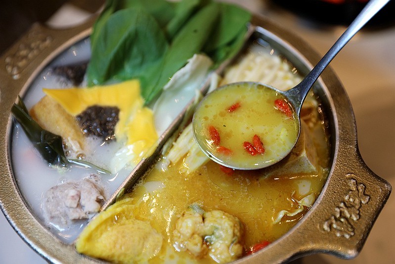 中和美食老先覺功夫窯燒鍋麻辣鴛鴦鍋推薦104