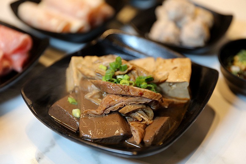 中和美食老先覺功夫窯燒鍋麻辣鴛鴦鍋推薦058