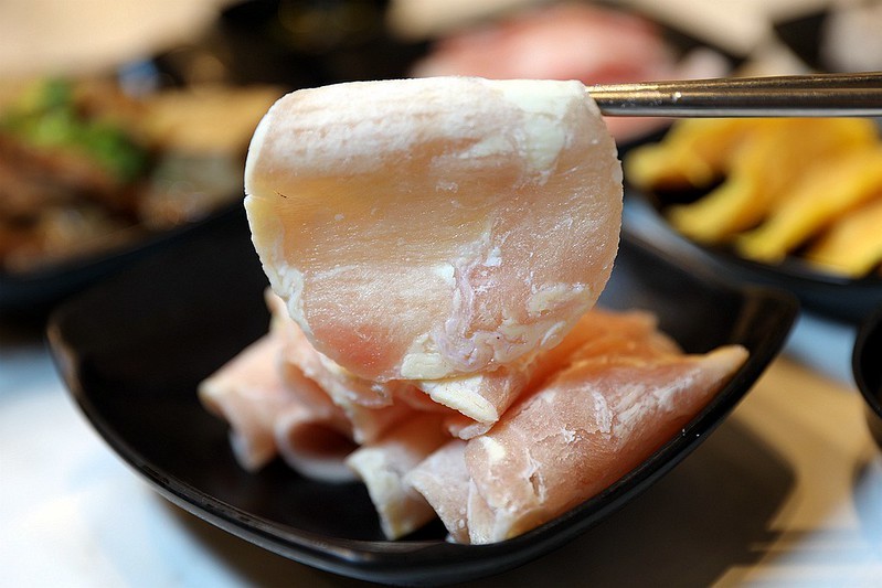 中和美食老先覺功夫窯燒鍋麻辣鴛鴦鍋推薦097