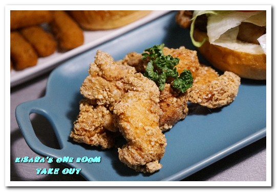 TAKE OUT burger & cafe(忠孝新生店):台北捷運忠孝新生站/手工漢堡.最療癒的貓咪餐廳──TAKE OUT.忠孝新生店