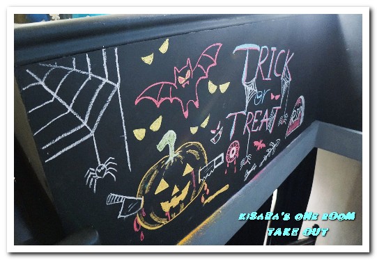 TAKE OUT burger & cafe(忠孝新生店):台北捷運忠孝新生站/手工漢堡.最療癒的貓咪餐廳──TAKE OUT.忠孝新生店