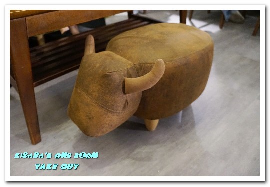 TAKE OUT burger & cafe(忠孝新生店):台北捷運忠孝新生站/手工漢堡.最療癒的貓咪餐廳──TAKE OUT.忠孝新生店