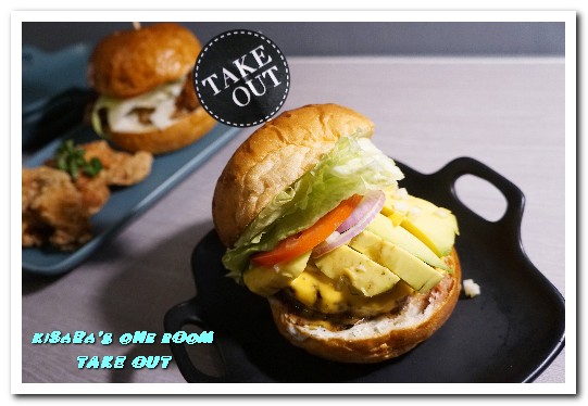 TAKE OUT burger & cafe(忠孝新生店):台北捷運忠孝新生站/手工漢堡.最療癒的貓咪餐廳──TAKE OUT.忠孝新生店