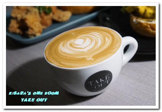 TAKE OUT burger & cafe(忠孝新生店):台北捷運忠孝新生站/手工漢堡.最療癒的貓咪餐廳──TAKE OUT.忠孝新生店