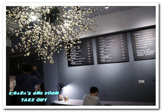 TAKE OUT burger & cafe(忠孝新生店):台北捷運忠孝新生站/手工漢堡.最療癒的貓咪餐廳──TAKE OUT.忠孝新生店