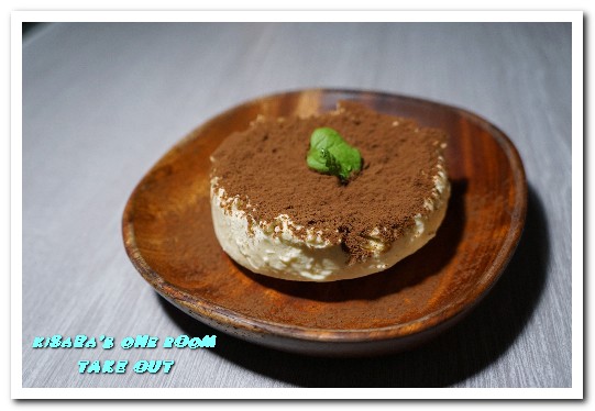 TAKE OUT burger & cafe(忠孝新生店):台北捷運忠孝新生站/手工漢堡.最療癒的貓咪餐廳──TAKE OUT.忠孝新生店