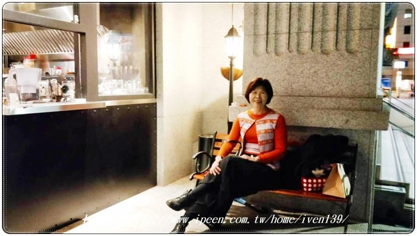 TAKE OUT burger & cafe(忠孝新生店):《捷運忠孝新生美式漢堡》在貓咪餐廳享受經典美式手工漢堡 -『TakeOut Burger&Cafe-忠孝新生店 』