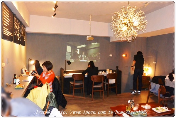 TAKE OUT burger & cafe(忠孝新生店):《捷運忠孝新生美式漢堡》在貓咪餐廳享受經典美式手工漢堡 -『TakeOut Burger&Cafe-忠孝新生店 』