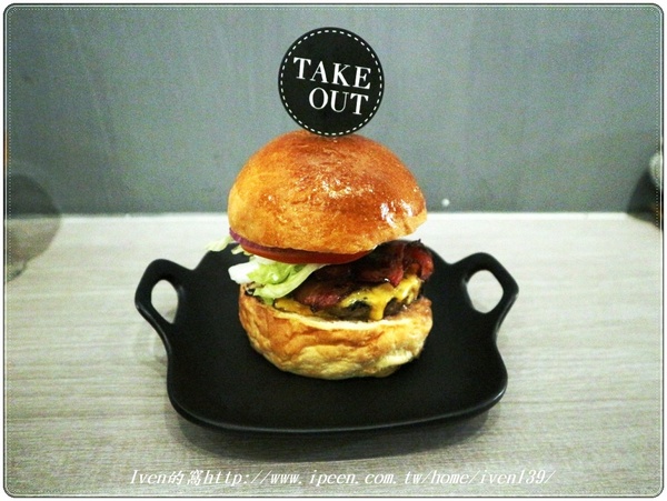 TAKE OUT burger & cafe(忠孝新生店):《捷運忠孝新生美式漢堡》在貓咪餐廳享受經典美式手工漢堡 -『TakeOut Burger&Cafe-忠孝新生店 』
