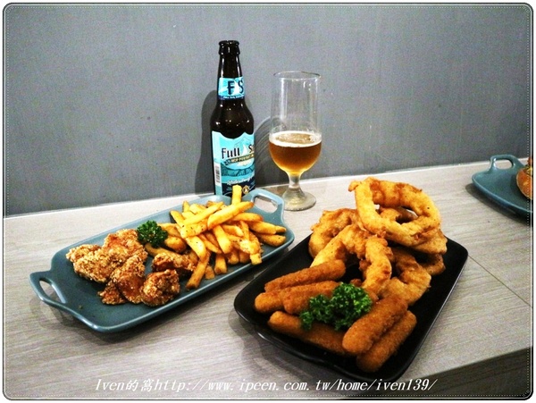 TAKE OUT burger & cafe(忠孝新生店):《捷運忠孝新生美式漢堡》在貓咪餐廳享受經典美式手工漢堡 -『TakeOut Burger&Cafe-忠孝新生店 』