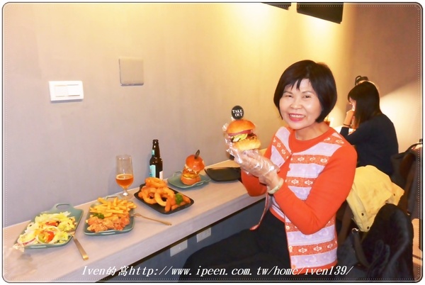 TAKE OUT burger & cafe(忠孝新生店):《捷運忠孝新生美式漢堡》在貓咪餐廳享受經典美式手工漢堡 -『TakeOut Burger&Cafe-忠孝新生店 』