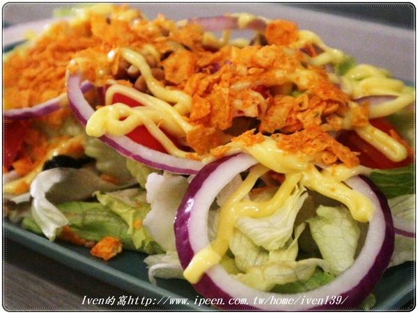 TAKE OUT burger & cafe(忠孝新生店):《捷運忠孝新生美式漢堡》在貓咪餐廳享受經典美式手工漢堡 -『TakeOut Burger&Cafe-忠孝新生店 』