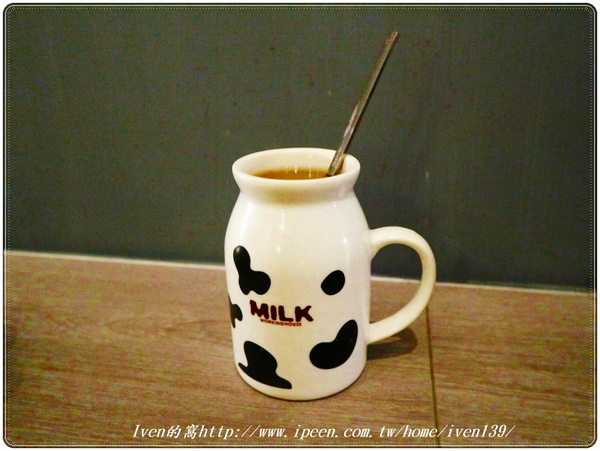 TAKE OUT burger & cafe(忠孝新生店):《捷運忠孝新生美式漢堡》在貓咪餐廳享受經典美式手工漢堡 -『TakeOut Burger&Cafe-忠孝新生店 』