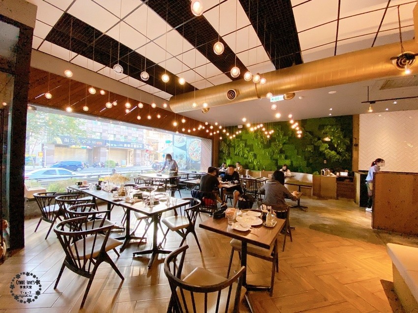 黑浮咖啡，台中西區公益路人氣咖啡廳，質感好拍，早午餐/義大利麵/披薩/下午茶 - Cyndi loves享食天堂