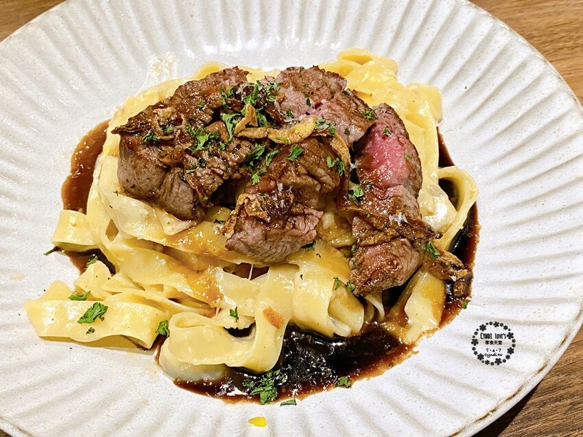 黑浮咖啡，台中西區公益路人氣咖啡廳，質感好拍，早午餐/義大利麵/披薩/下午茶 - Cyndi loves享食天堂