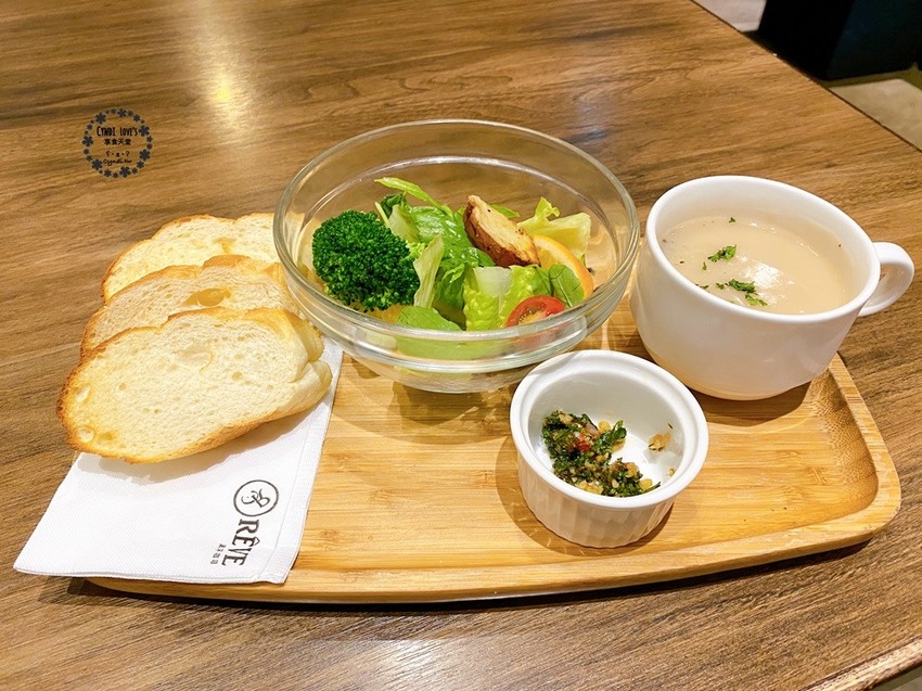 黑浮咖啡，台中西區公益路人氣咖啡廳，質感好拍，早午餐/義大利麵/披薩/下午茶 - Cyndi loves享食天堂