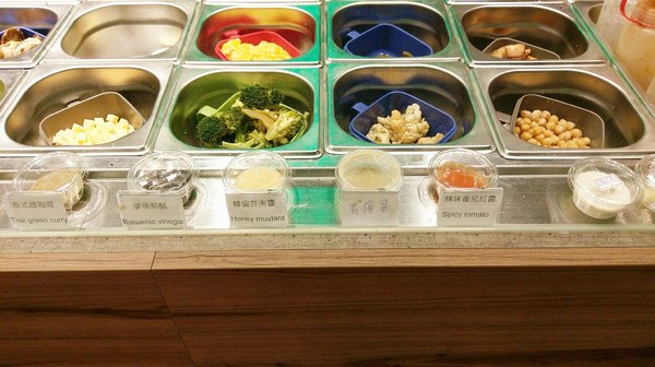 Choplachopla salad bar 恰拉恰拉自選沙拉吧：Choplachopla salad bar 恰拉恰拉自選沙拉吧-台中西區蔬食沙拉吧  前一天吃大餐的罪惡感  就來這邊消除吧