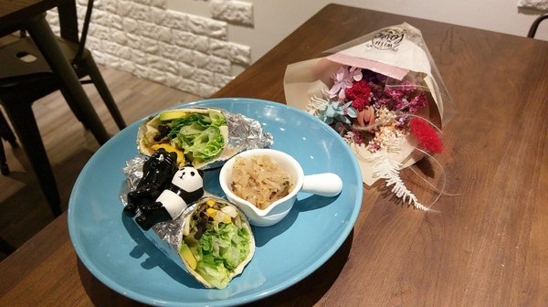 Choplachopla salad bar 恰拉恰拉自選沙拉吧：Choplachopla salad bar 恰拉恰拉自選沙拉吧-台中西區蔬食沙拉吧  前一天吃大餐的罪惡感  就來這邊消除吧