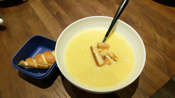 Choplachopla salad bar 恰拉恰拉自選沙拉吧：Choplachopla salad bar 恰拉恰拉自選沙拉吧-台中西區蔬食沙拉吧  前一天吃大餐的罪惡感  就來這邊消除吧