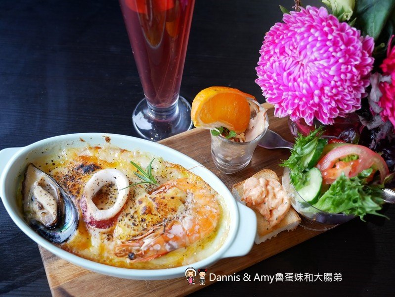 《新竹約會餐廳推薦》荷芙亭。可愛貓咪x免費韓服體驗x浪漫IG打卡絕美花牆咖啡廳 。朋友閨密網美最愛下午茶甜點,早午餐︱ 影片