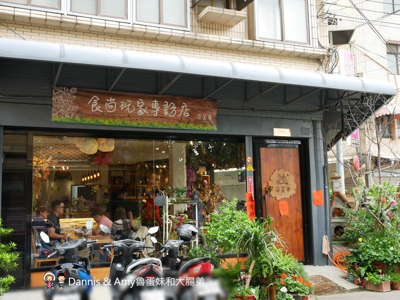 《新竹約會餐廳推薦》荷芙亭。可愛貓咪x免費韓服體驗x浪漫IG打卡絕美花牆咖啡廳 。朋友閨密網美最愛下午茶甜點,早午餐︱ 影片