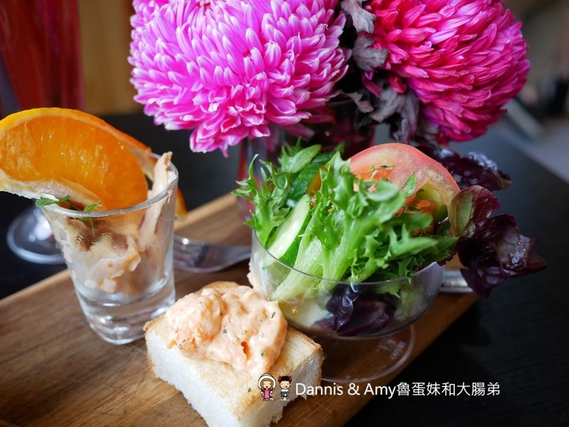 《新竹約會餐廳推薦》荷芙亭。可愛貓咪x免費韓服體驗x浪漫IG打卡絕美花牆咖啡廳 。朋友閨密網美最愛下午茶甜點,早午餐︱ 影片