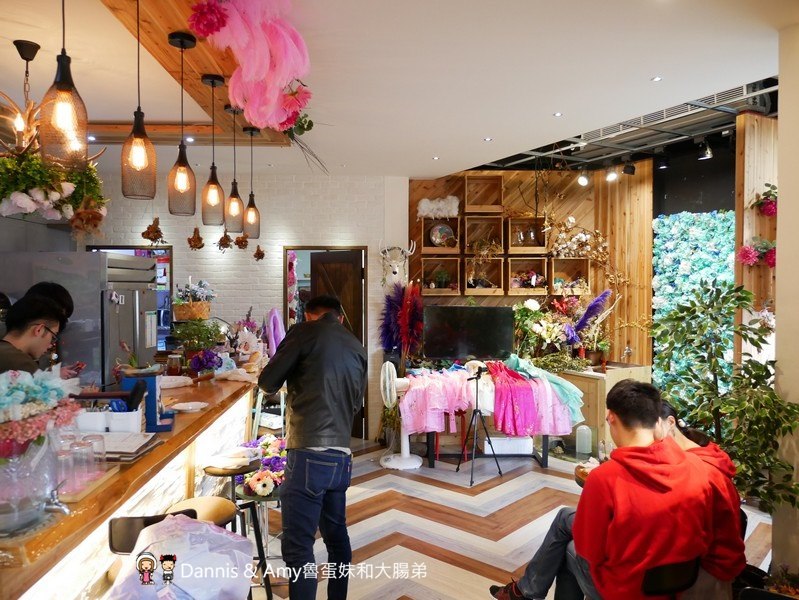 《新竹約會餐廳推薦》荷芙亭。可愛貓咪x免費韓服體驗x浪漫IG打卡絕美花牆咖啡廳 。朋友閨密網美最愛下午茶甜點,早午餐︱ 影片