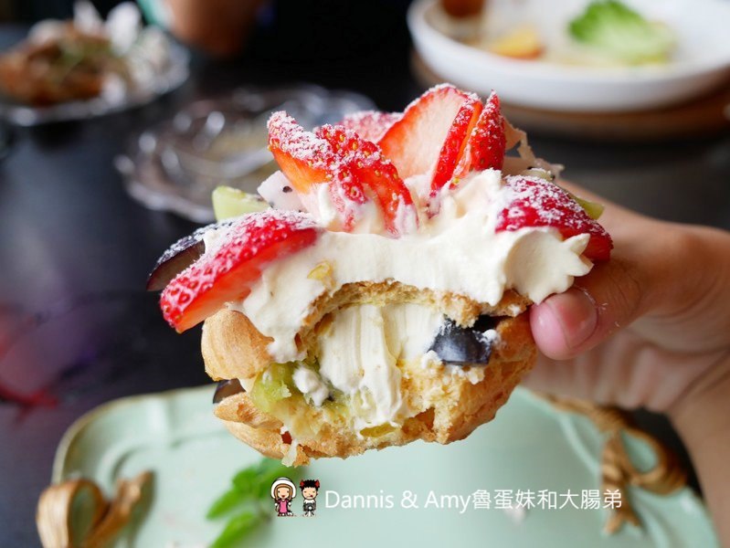 《新竹約會餐廳推薦》荷芙亭。可愛貓咪x免費韓服體驗x浪漫IG打卡絕美花牆咖啡廳 。朋友閨密網美最愛下午茶甜點,早午餐︱ 影片