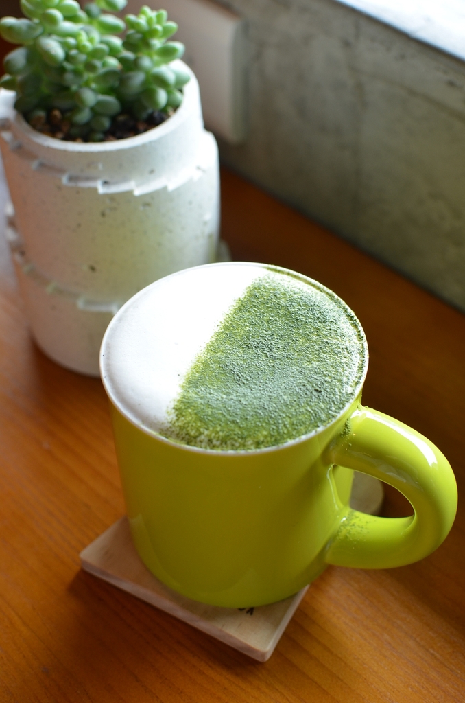 品萃咖啡蔬食早午餐,辣炒藜麥佐煙燻培根很美味,注重食安與健康的良心店家