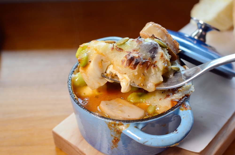 品萃咖啡蔬食早午餐,辣炒藜麥佐煙燻培根很美味,注重食安與健康的良心店家