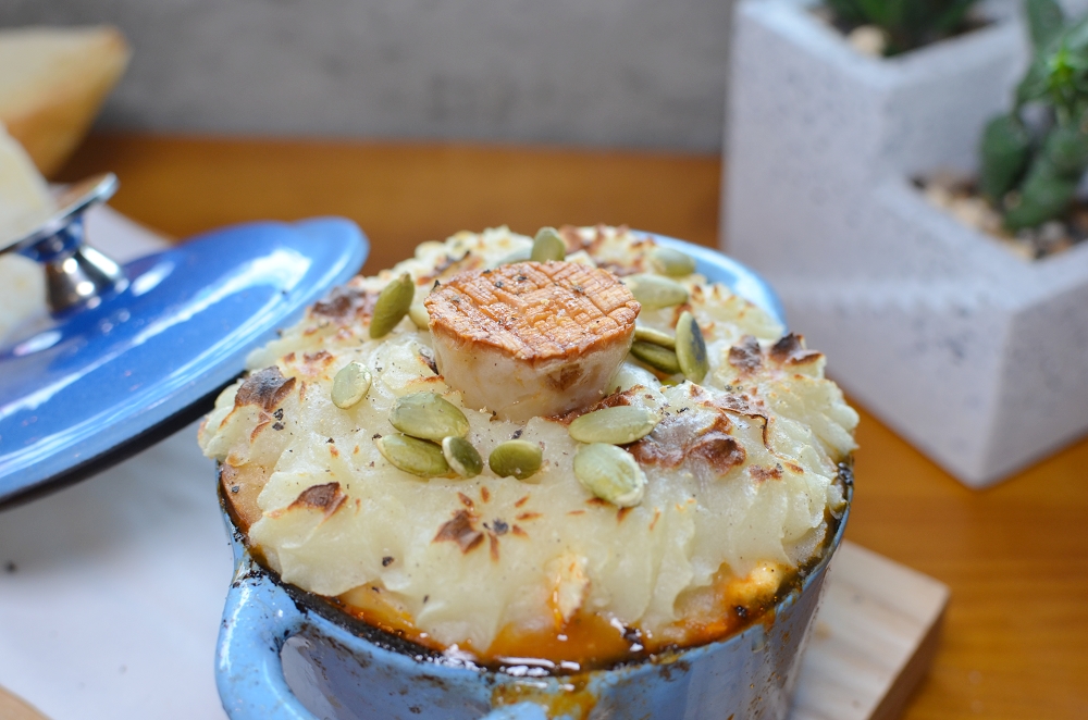 品萃咖啡蔬食早午餐,辣炒藜麥佐煙燻培根很美味,注重食安與健康的良心店家