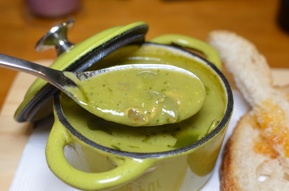 品萃咖啡蔬食早午餐,辣炒藜麥佐煙燻培根很美味,注重食安與健康的良心店家