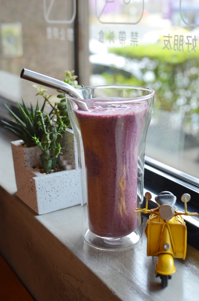 品萃咖啡蔬食早午餐,辣炒藜麥佐煙燻培根很美味,注重食安與健康的良心店家